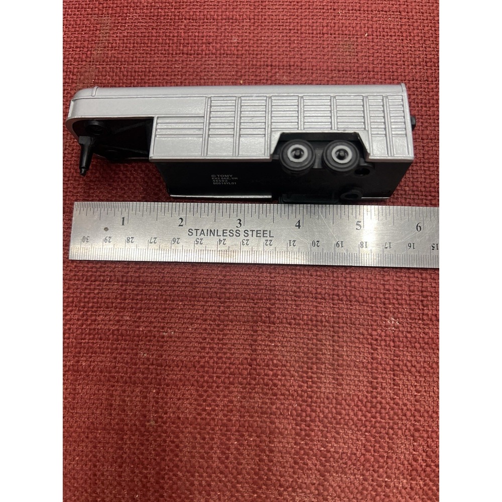 ERTL Gooseneck Silver Horse Livestock Trailer‎ Die-Cast Metal 5th Wheel Toy 1/64